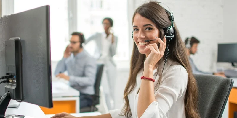 liên hệ qua hotline